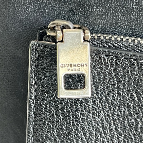 Givenchy GV3 Small Crossbody Bag handheld chain strap & leather shoulder strap. - Picture 9 of 12